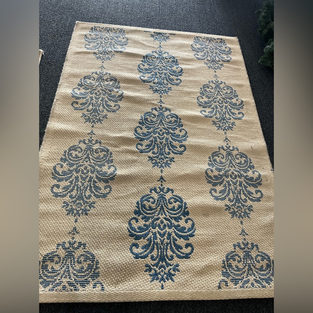 Indoor/outdoor Rug - Picture 1 of 1